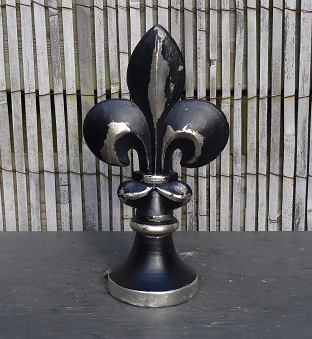 fleur-de-lys-fleur-de-lis-zwart-metaal-zilver-ornament