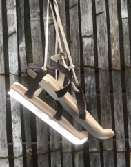 Houten-schaatsen-groot-leer-ijzer-winter-krans-friese-doorlopers