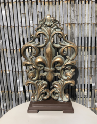 Ornament-fleur-de-lys-op-voet-antiek-goud-venetiaans